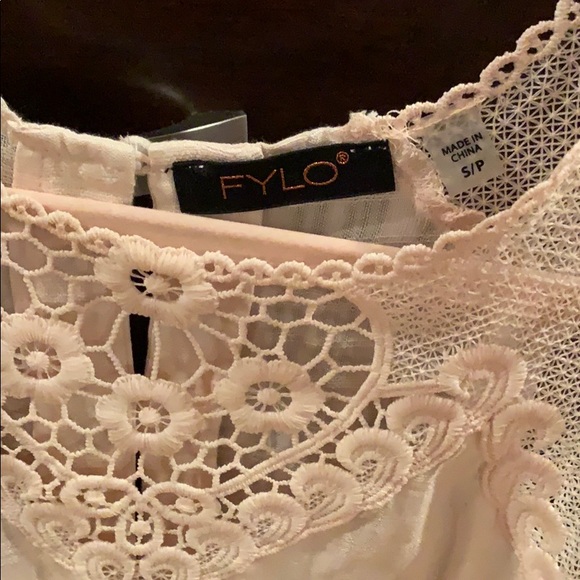 Sleeveless, pale pink shirt. Only worn once. - Picture 3 of 3